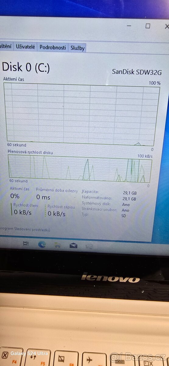 Menší notebook Lenovo - 4