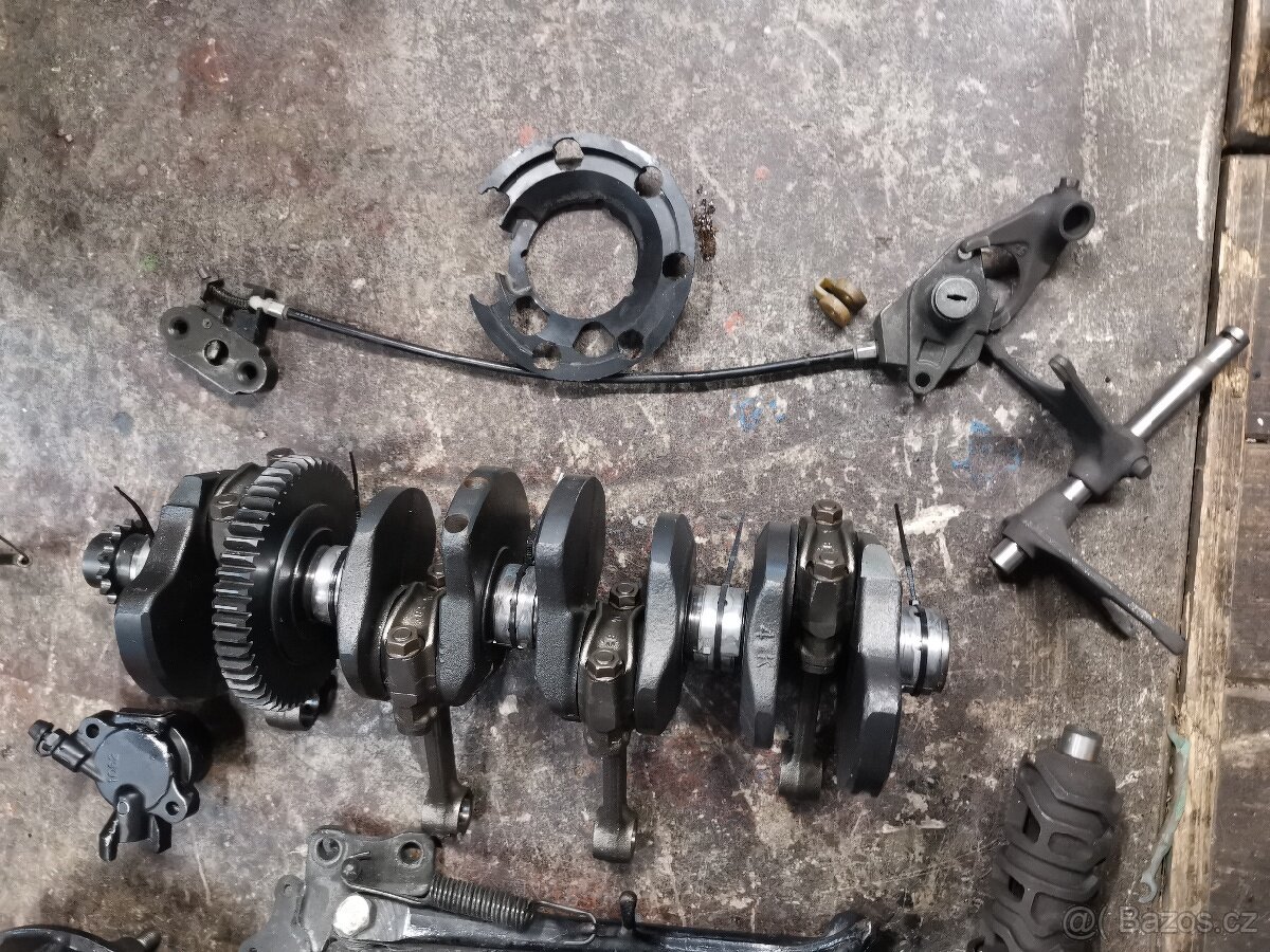 Kawasaki Zx7r mnoho dílů - 4