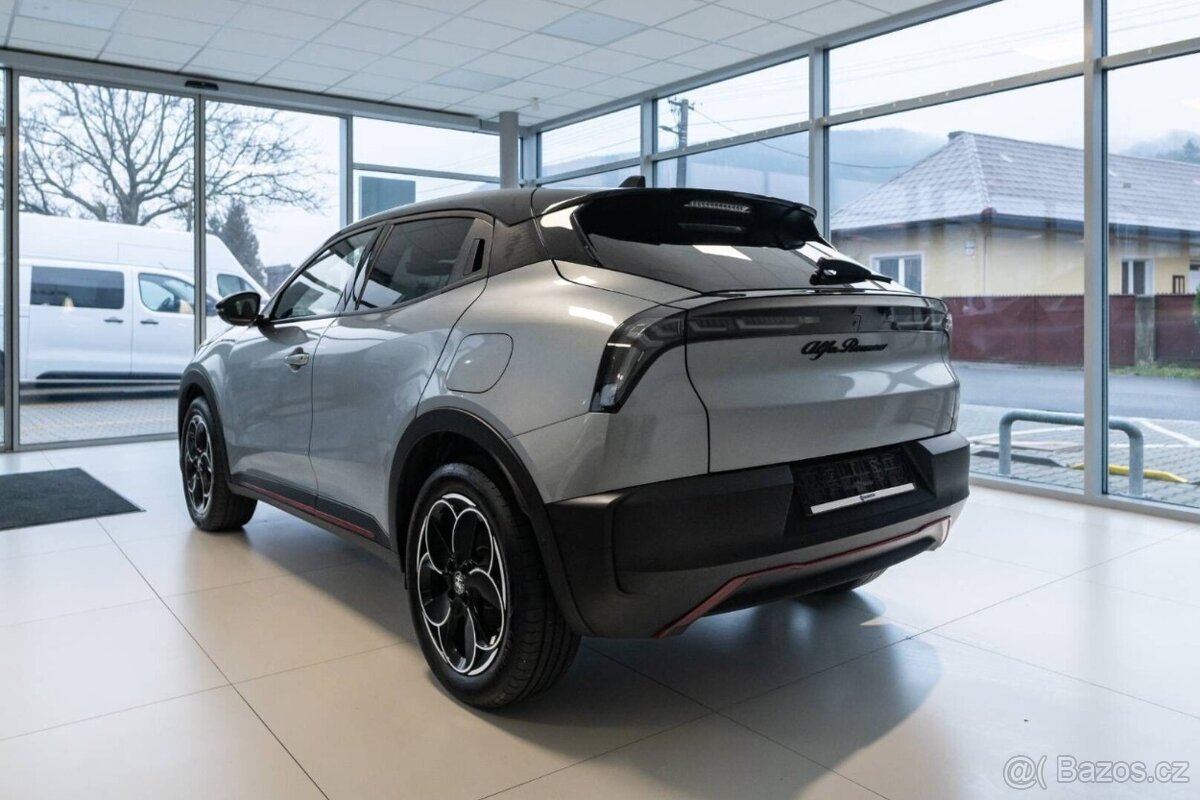 Alfa Romeo Junior Speciale 54kWh - 4