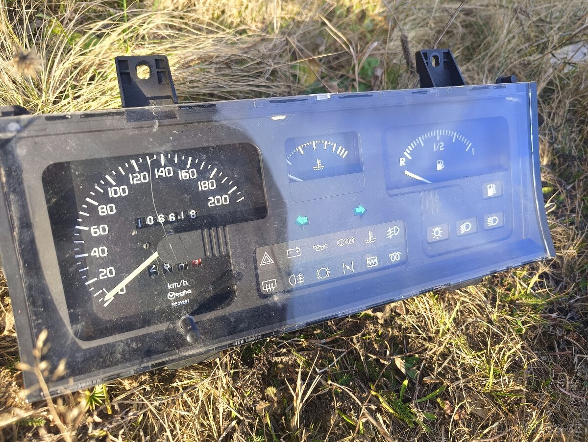 Renault Clio MK1. Tachometr s otáčkoměrem - 4
