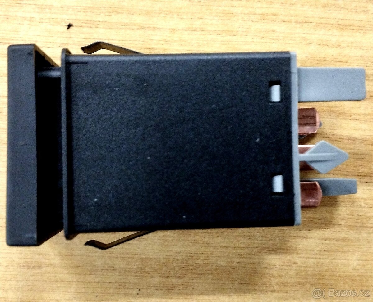 VW Passat B5 spínač VAG 3B0 953 235 - 4