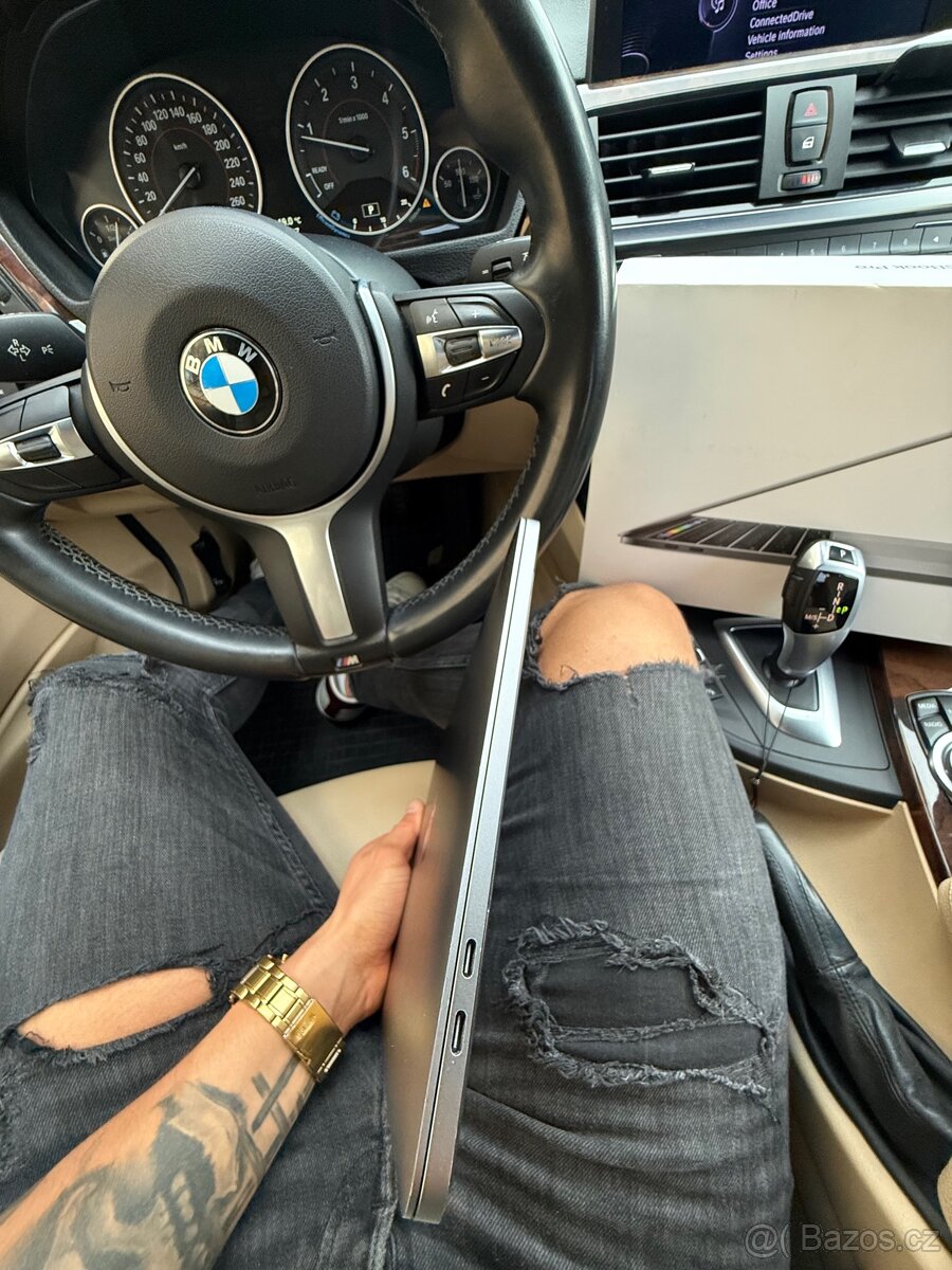 Apple MackBook Pro 13 - 4