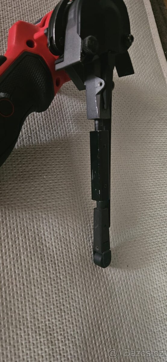 Milwaukee M12 FBFL13 pásovou brusku - 4