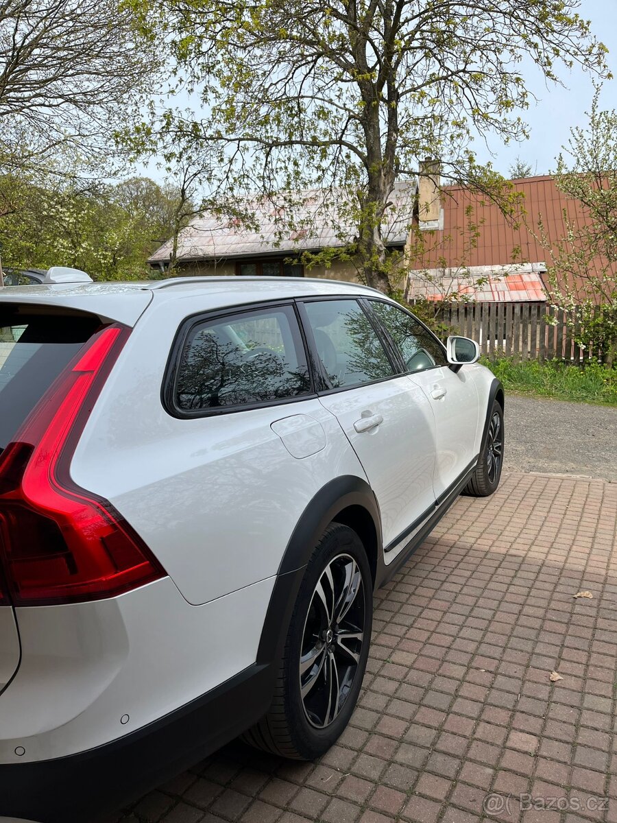 Volvo V90 Cross Country 4x4 motor 2,0 - 4