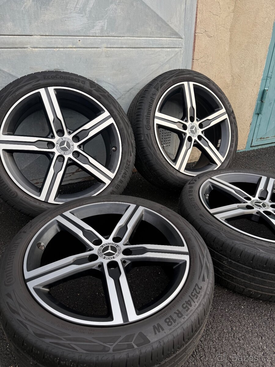 Originál Mercedes CLA R18 225/45/18 - 4