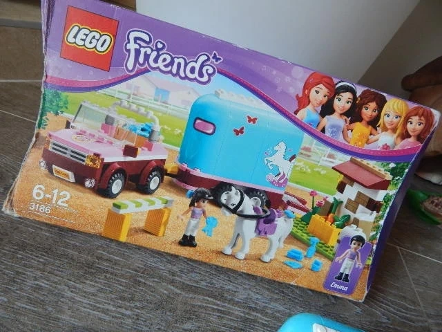 LEGO Friends 3186 Emmin přívěs pro koně - 4