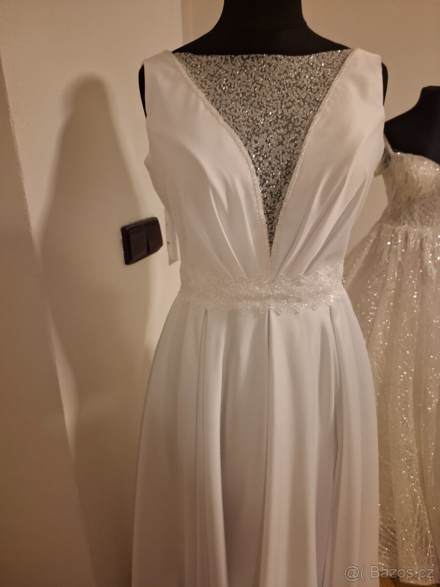 Bílé svatební šaty - 4
