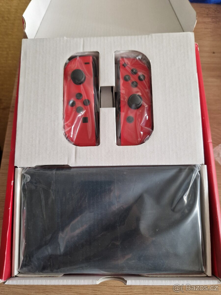 Nintendo Switch OLED Mario Red Edition - 4