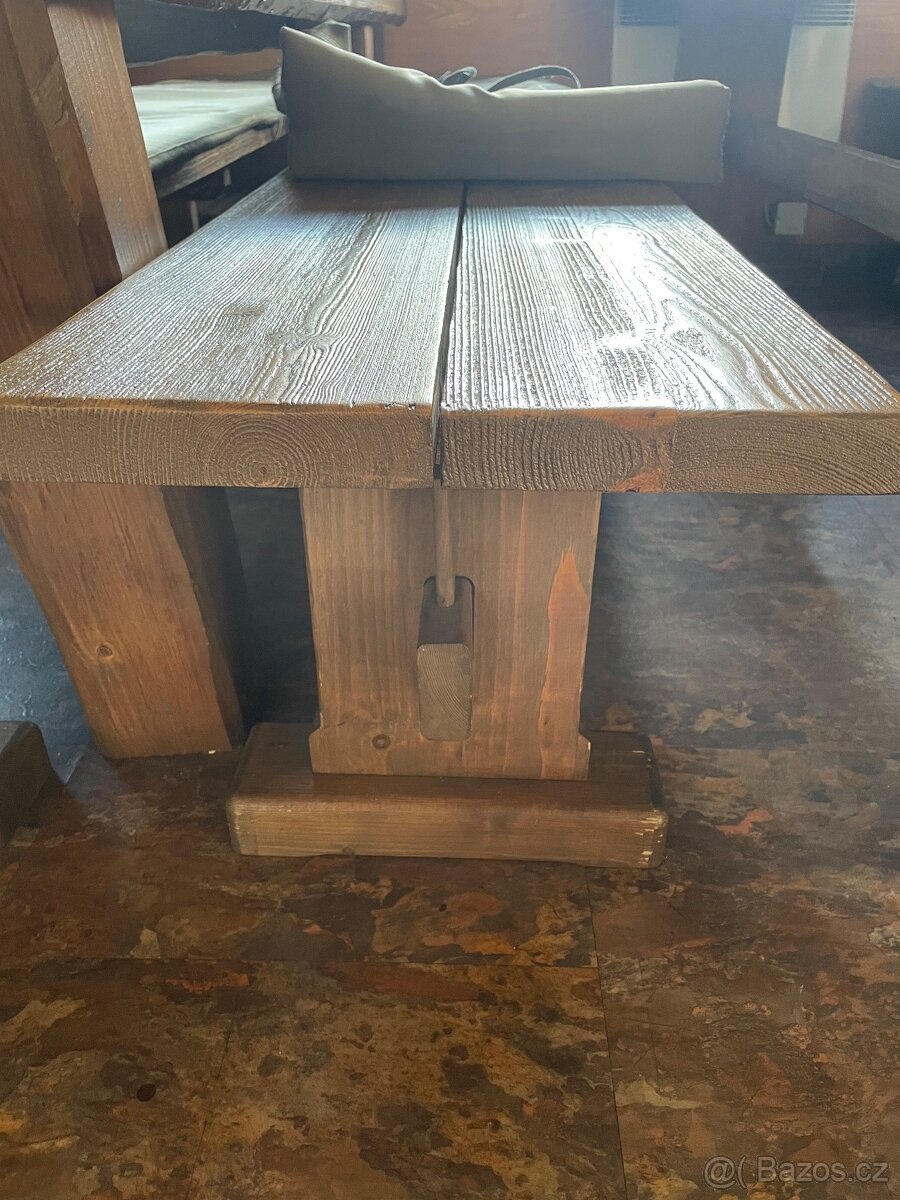 Masivní stoly s lavicemi - 4