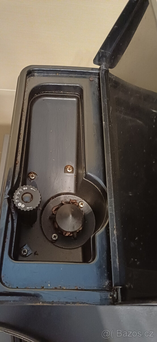 kávovar DeLonghi Magnifica - 4