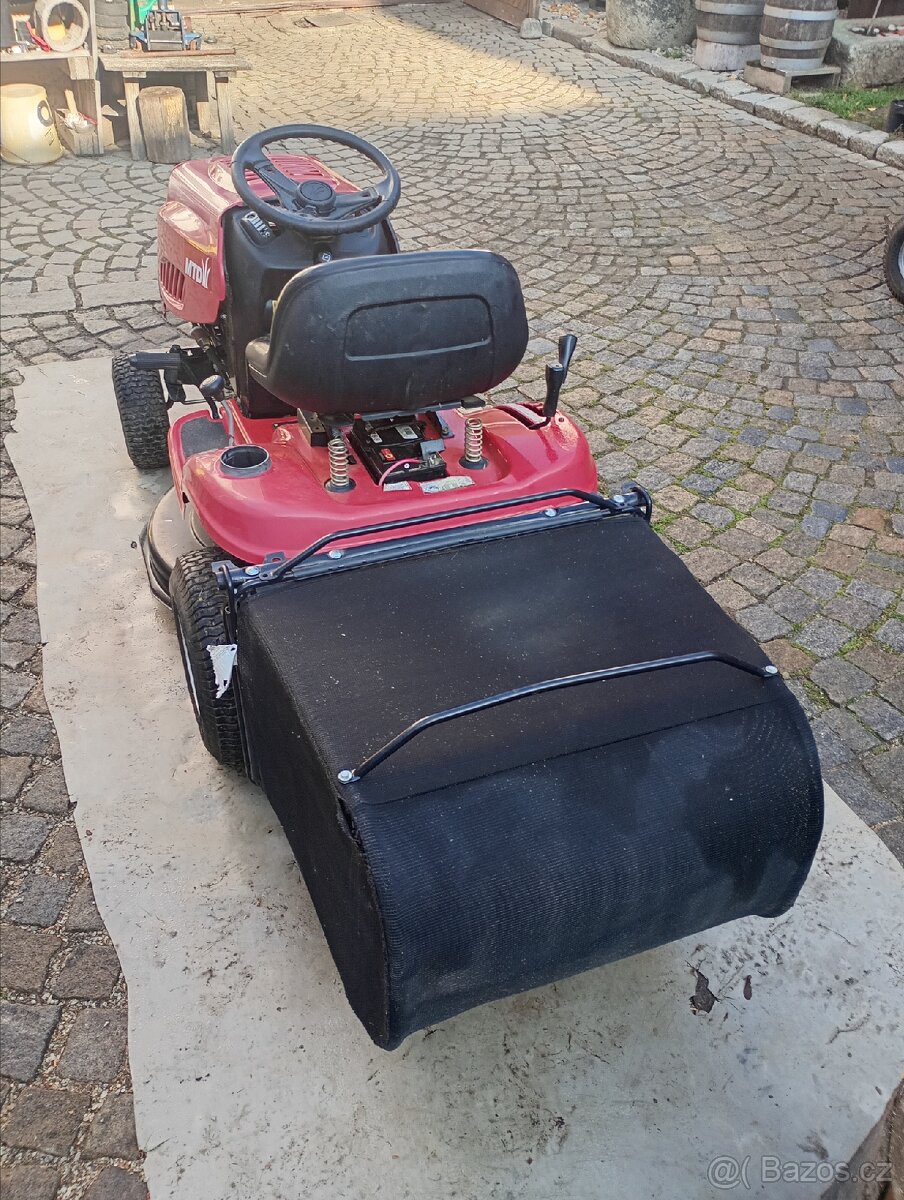Zahradní traktůrek MTD - 4