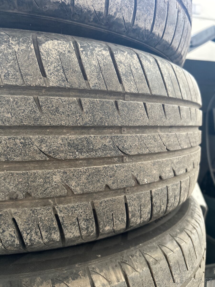 225/60R17 - 4