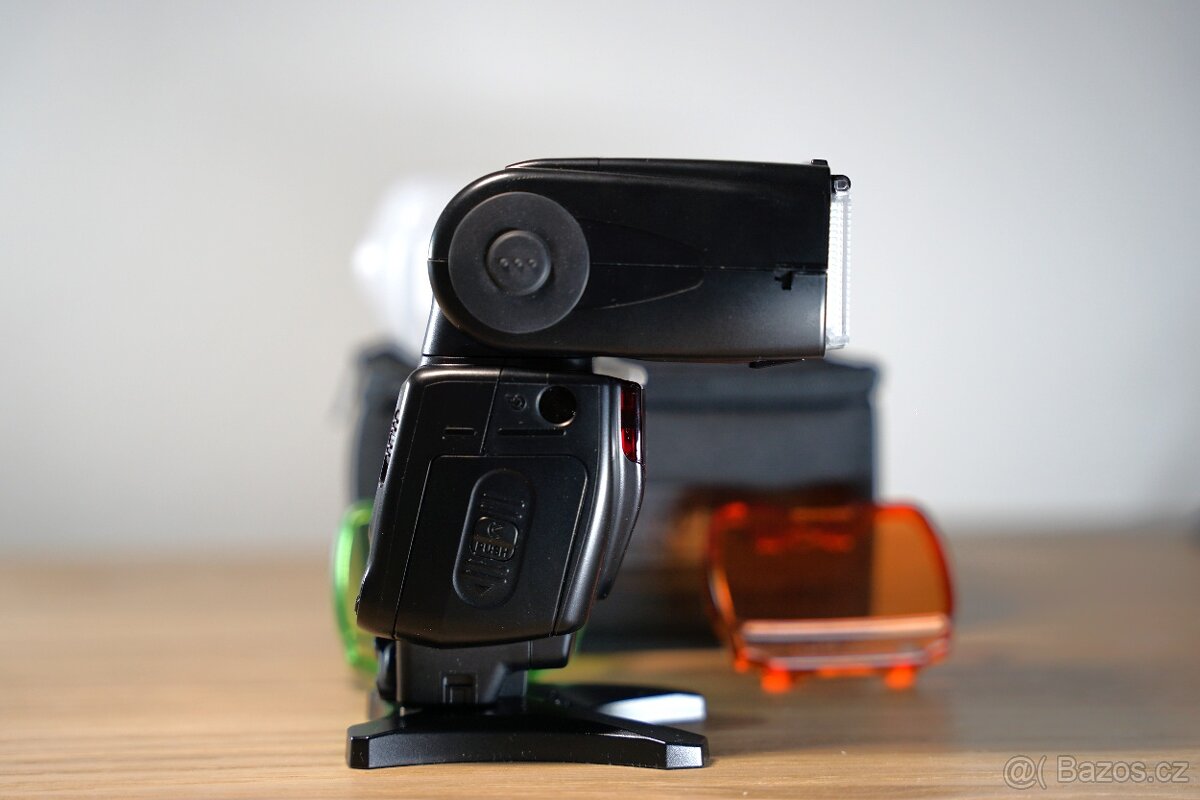 Blesk Nikon SB-700 - 4