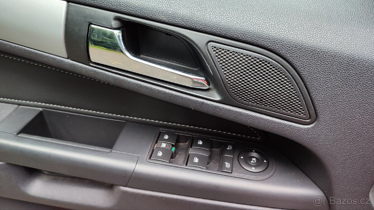 Opel Zafira 1,9CDT, 110kW, 7 míst - 4