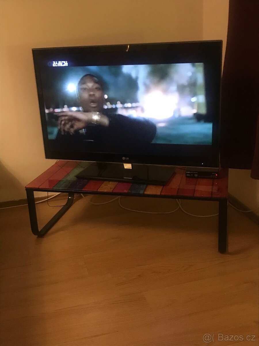 Televize starsi LG-(42”)107cm ,3D - 4