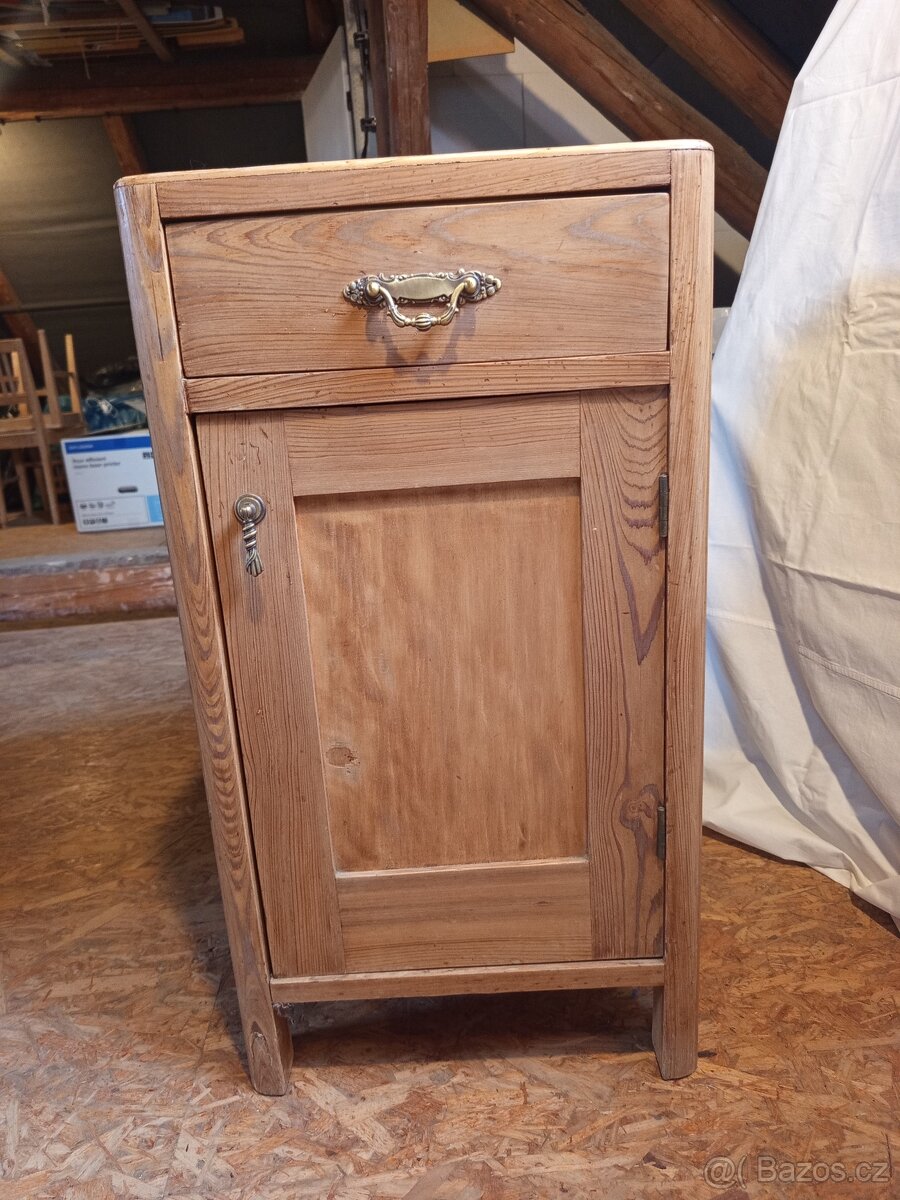 Noční stolek - 4