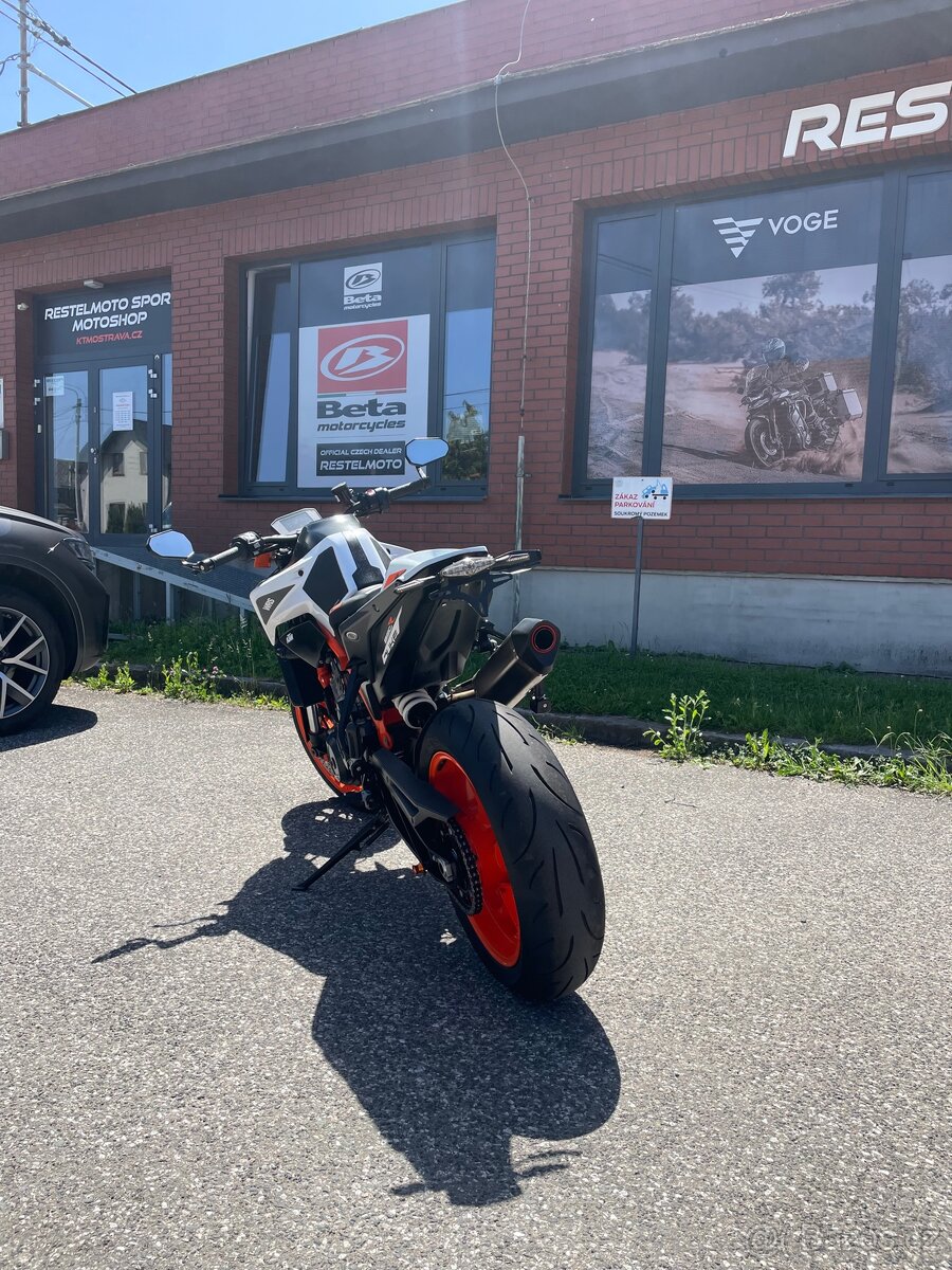 KTM 890 Duke R - 4