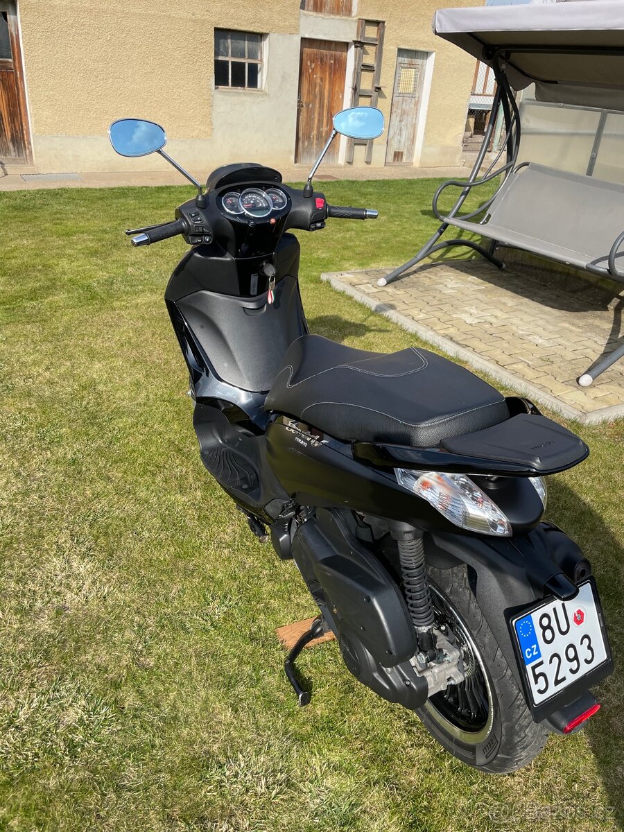 Piaggio Beverly 300, rok 2018 - 4
