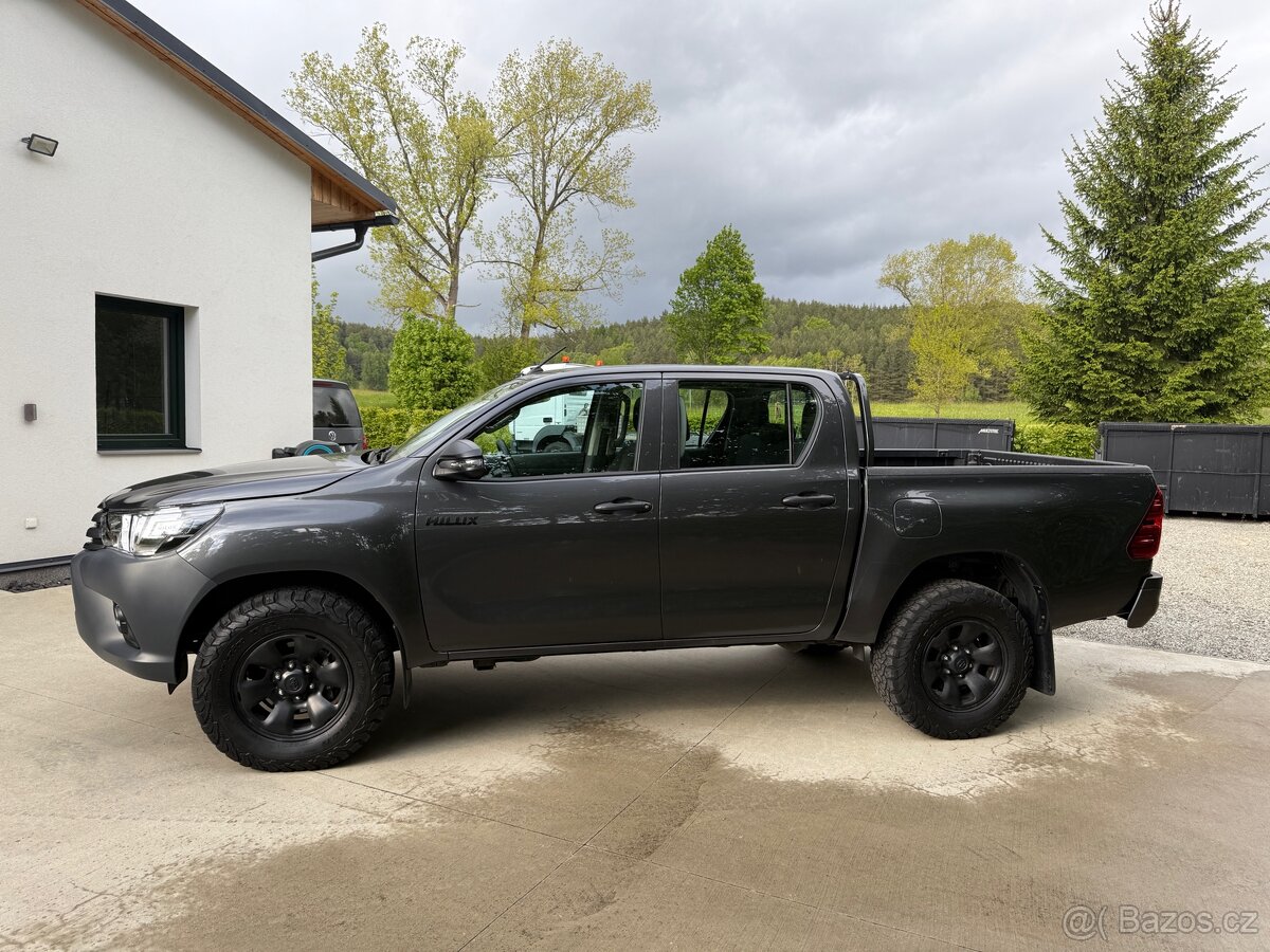 TOYOTA HILUX 2.4 D4D WEBASTO 1.Majitel DPH