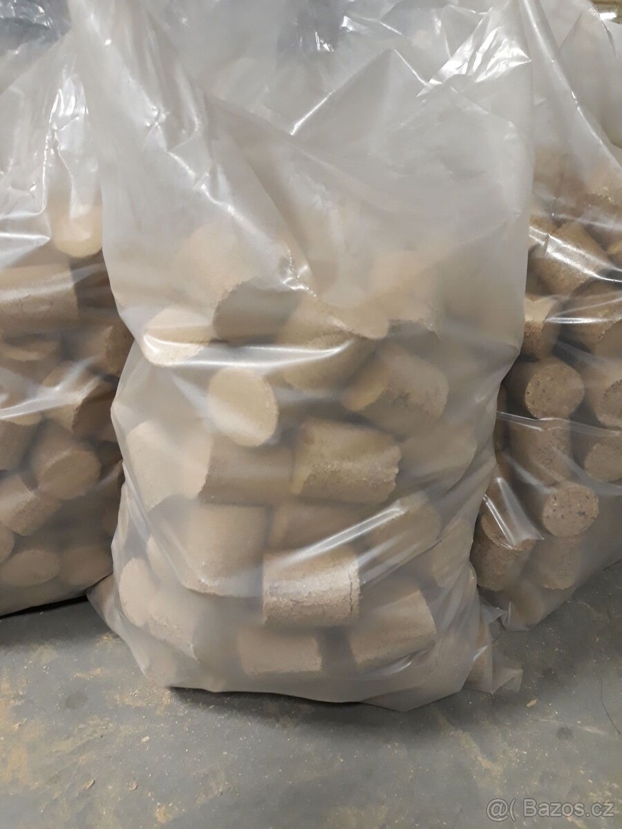 Dřevěné brikety z tvrdého dřeva 6,- - 4