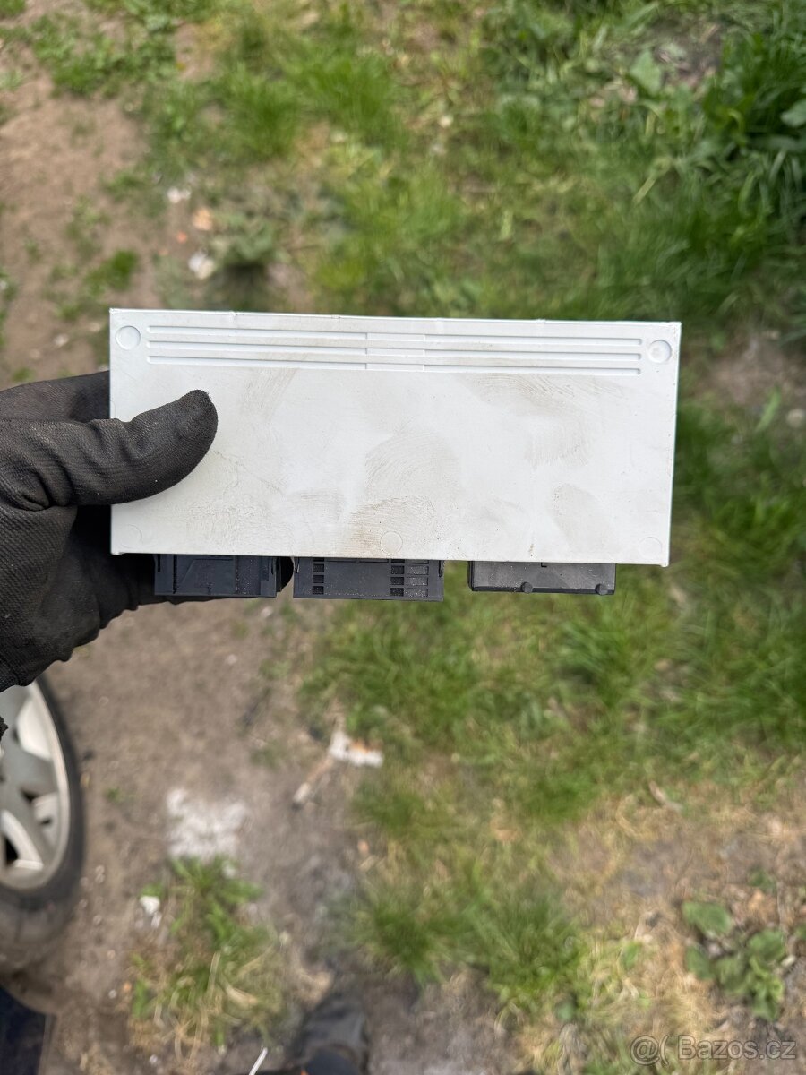 Prodám jednotku GM5 z BMW E46 - jednotka interieru - 4