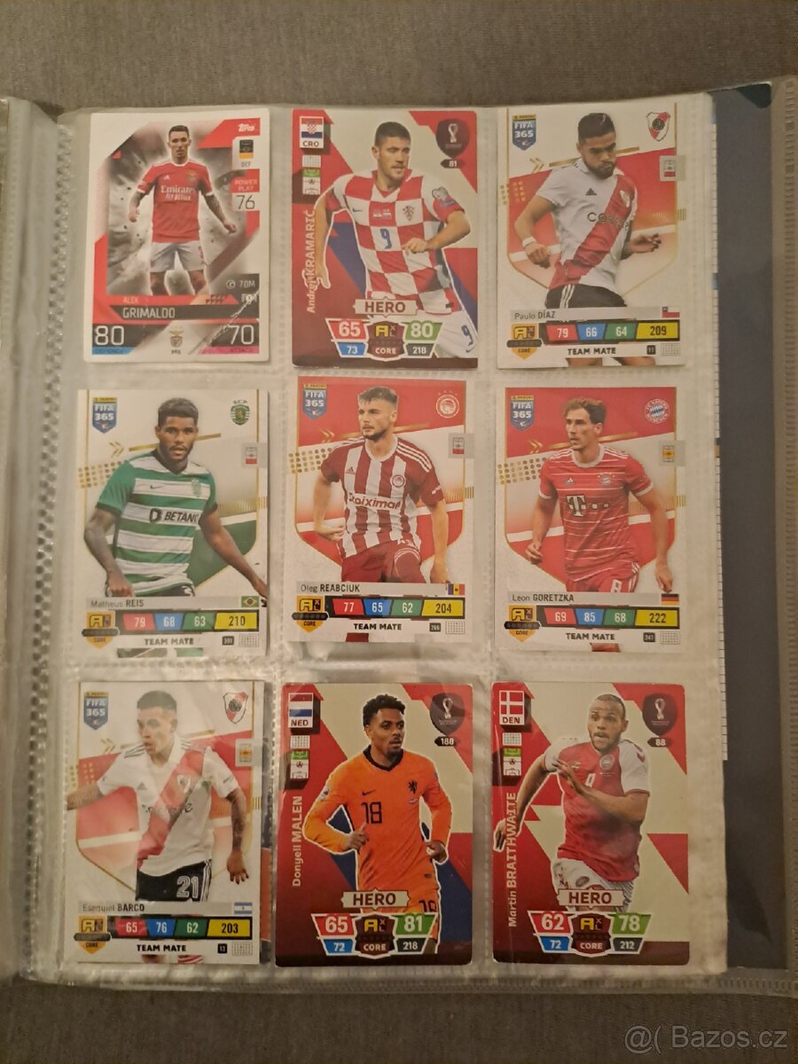 Fotbalové kartičky + album - 4