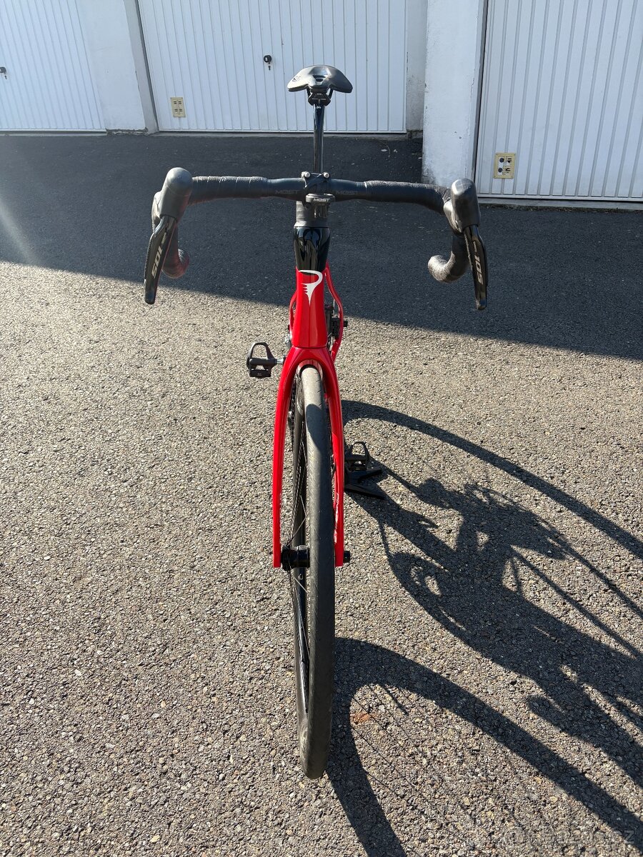 Pinarello X3 Keen Red – Shimano 105 Di2, karbonová kola, wat - 4