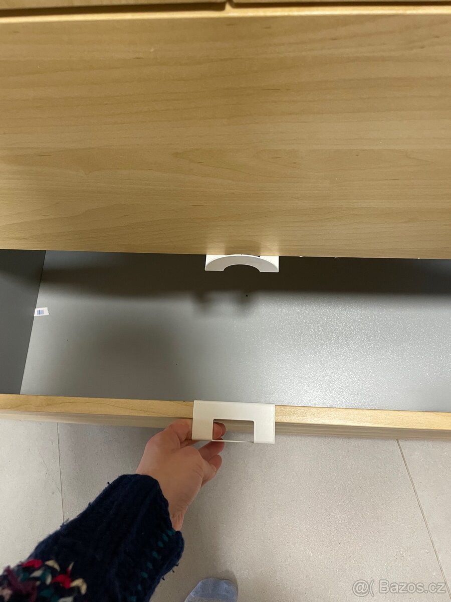 Dřevěná komoda IKEA - 4