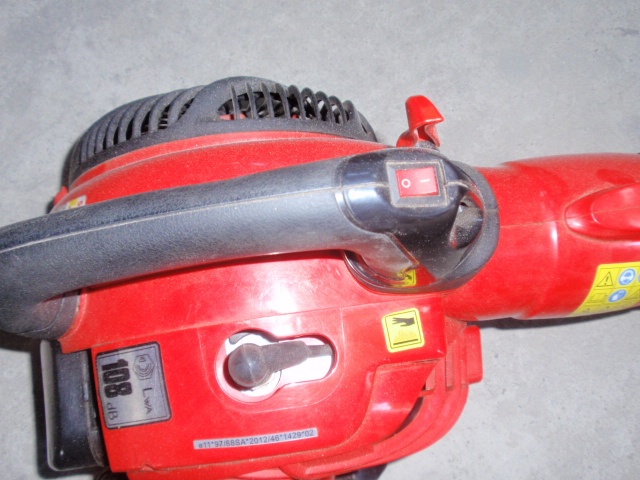 motorový foukač a vysavač na listí Hecht - 4