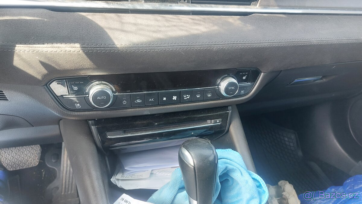 Prodám havarovanou Mazda 6, nafta 135kw, r.v. 2019 - 4