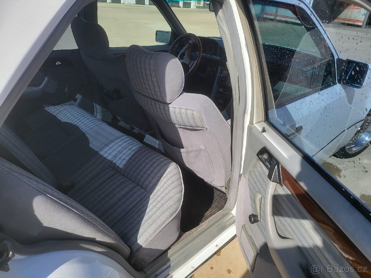 Mercedes-Benz w124 e300td - 4