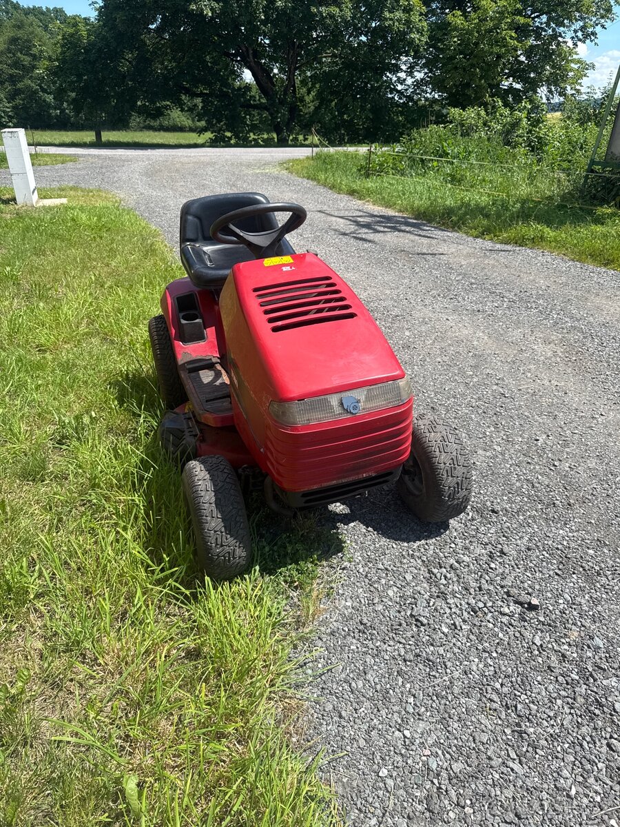 Prodám zahradní traktor TORO - 4