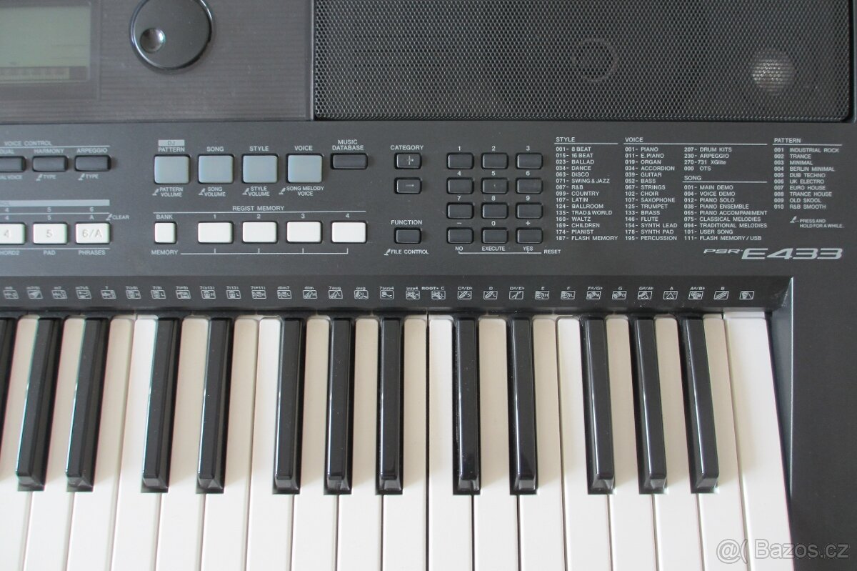 Klávesy Yamaha PSR-E433 - 4