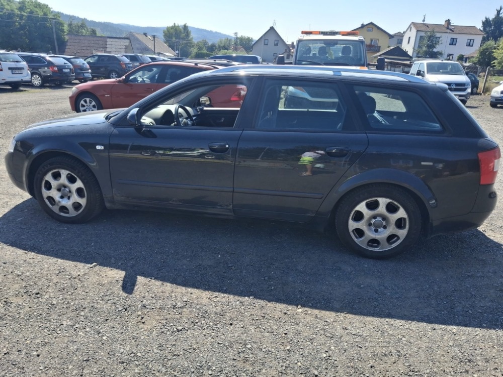 Audi A4 Avant 2,5 TDi Quattro - 4