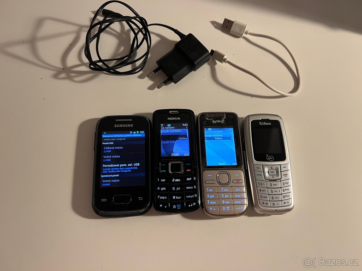 4x Mobily Telefony, pro sbiratele, Nokia, Samsung - 4