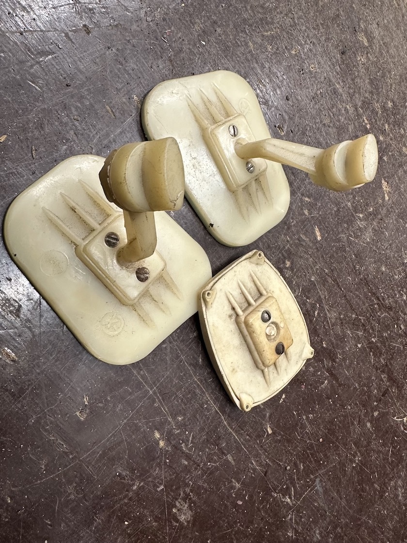 Predám spatní zrcátko do plexištítu JAWA ČZ - - 4