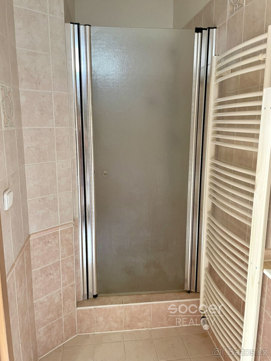 Atypický podkrovní byt 2+kk v atraktivním centru města. - 4