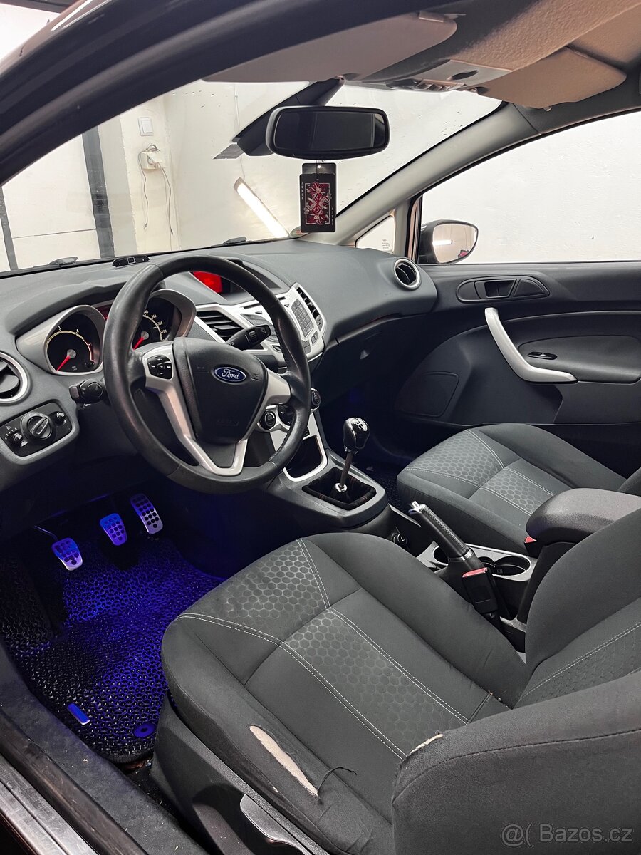 Ford Fiesta 1.6 tdci ,rok výroby 2009, najeto 178.000km - 4