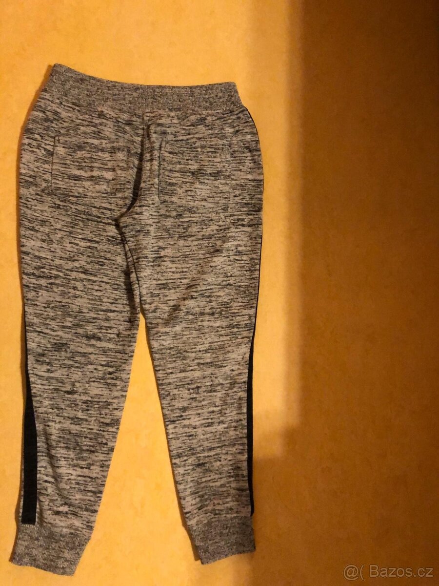 Kvalitní tepláky vel.134-140 - 4