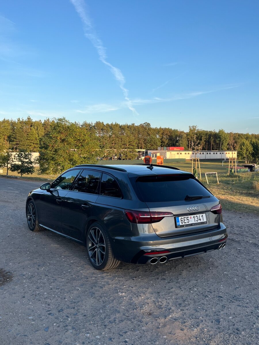 Audi A4 Avant S line - 4