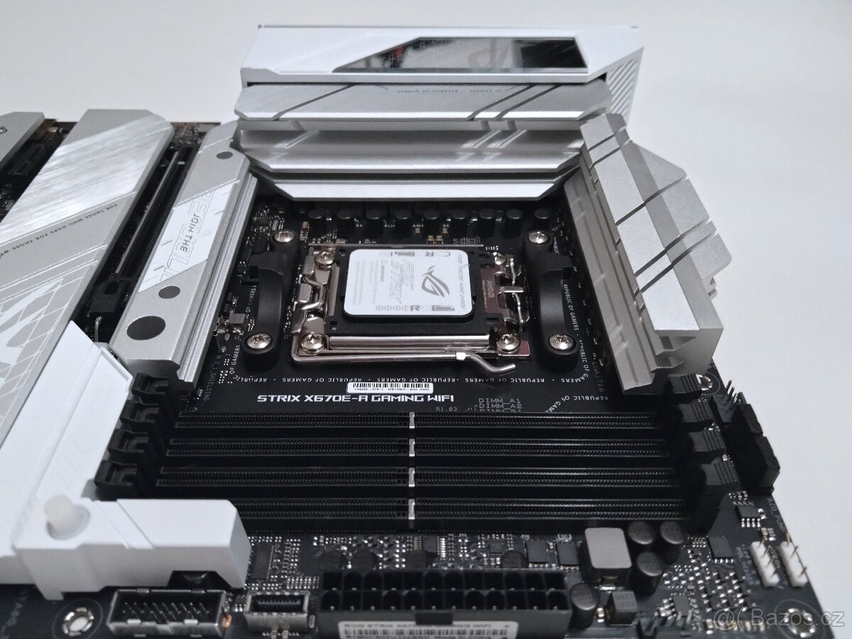 ASUS ROG STRIX X670E-A GAMING WIFI - 4