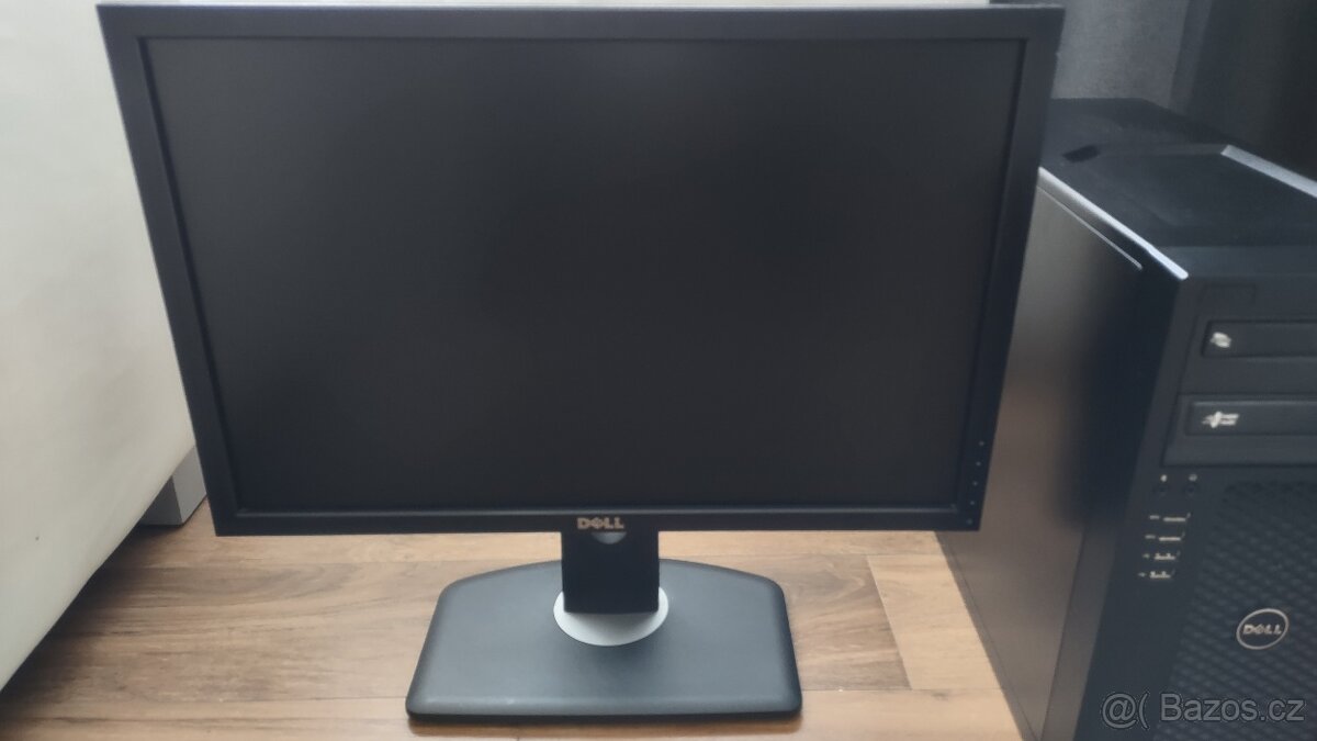 Výkonný počítač DELL s monitorem DELL - 4