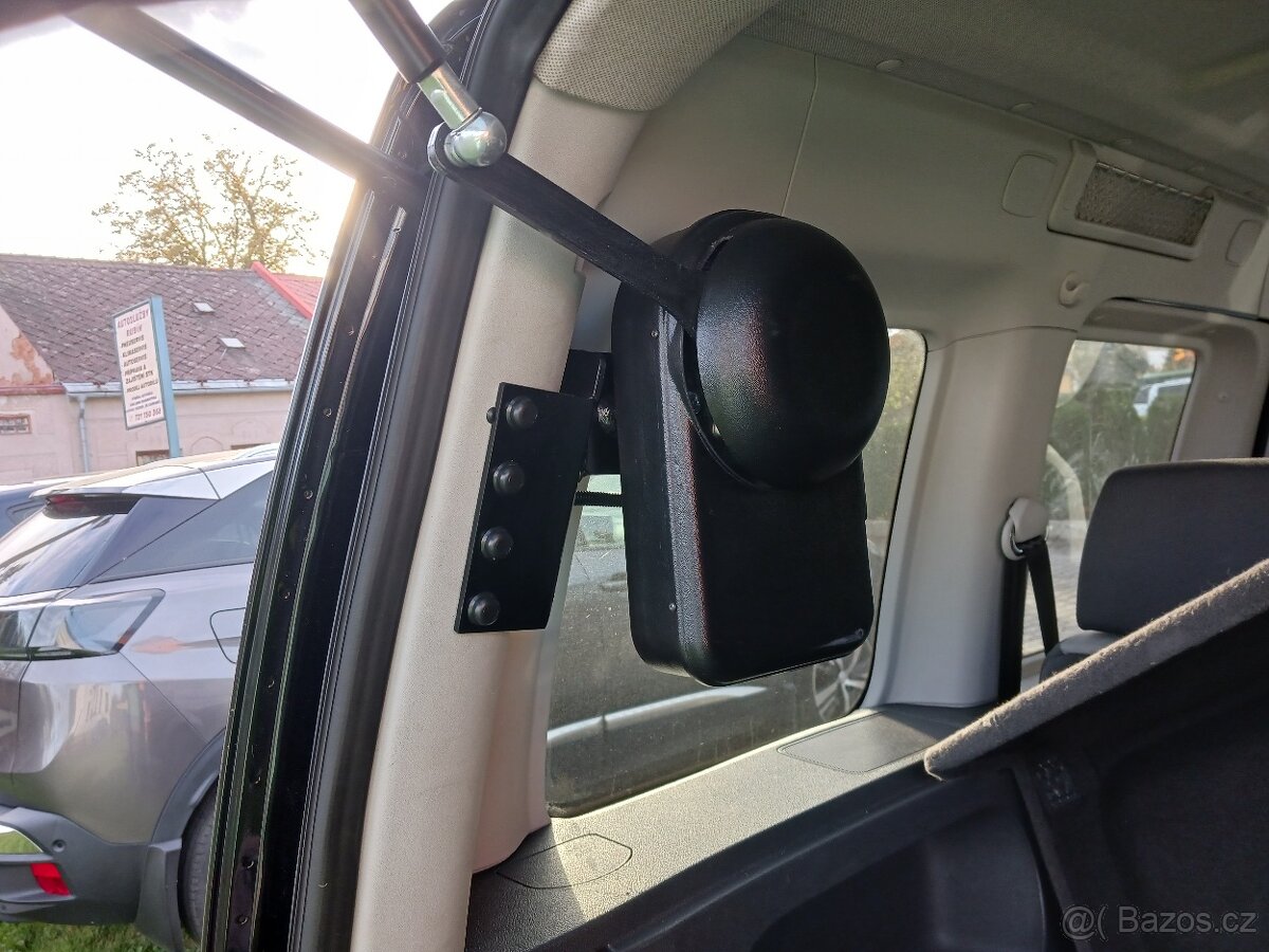 Vestavba pro invalidu MPV např. Volkswagen Caddy