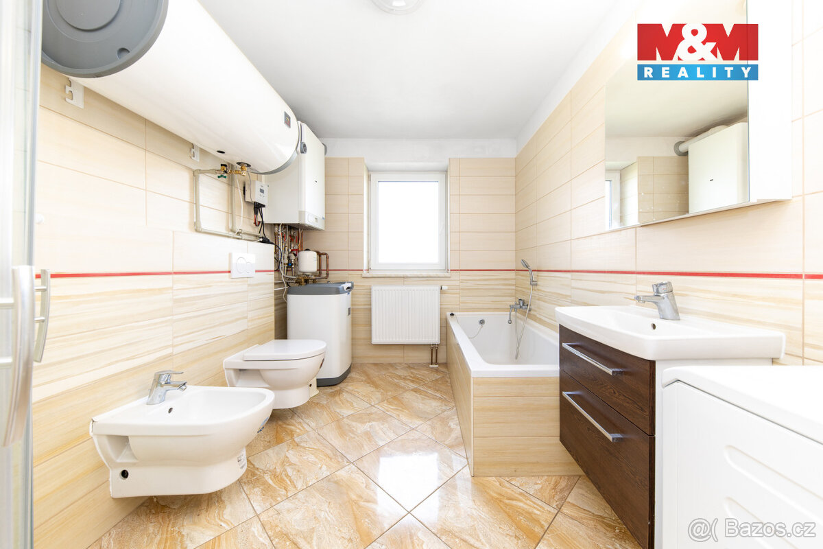 Prodej rodinného 263m² s pozemkem 1250m² v Šumicích - 4