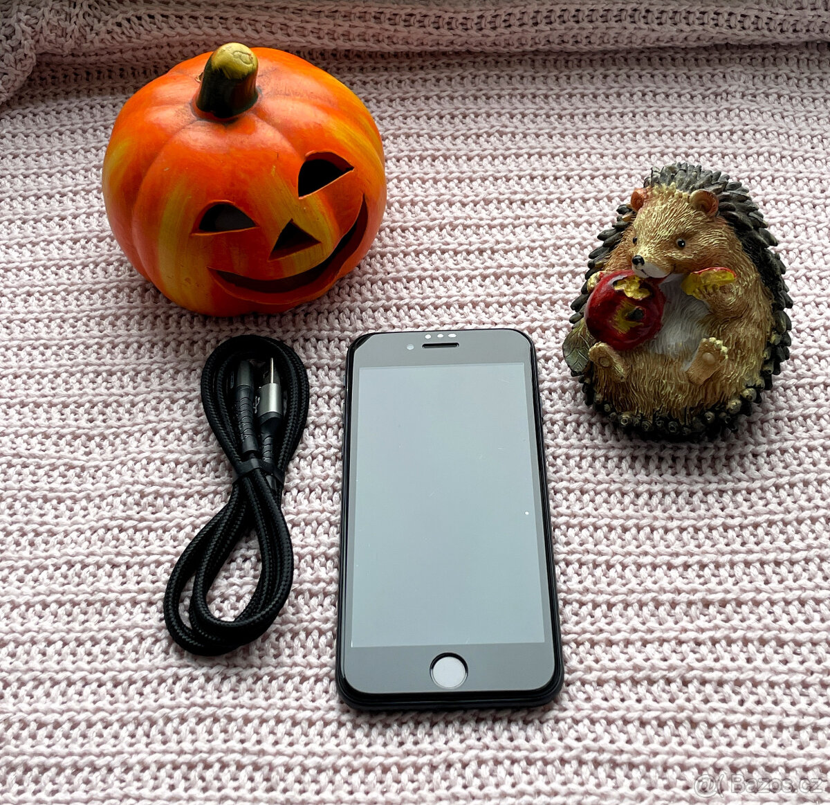 HLEDÁŠ IPHONE? Prodám Apple SE 2020 - 64GB - BLACK - TOP - 4