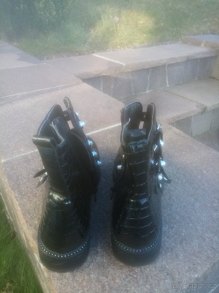 dámské kotníkové boty v.41 jednou na noze neunosím - 4