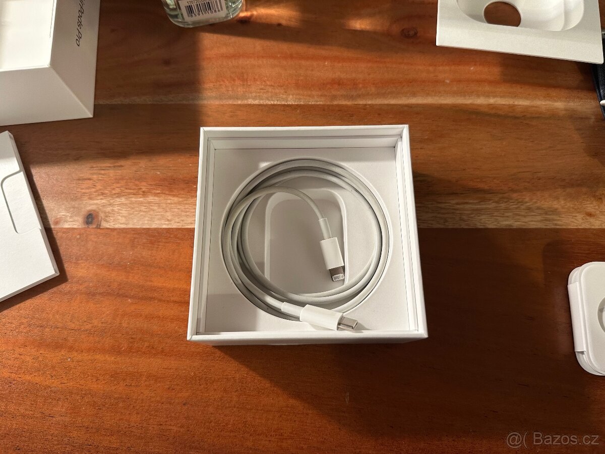 Apple AirPods Pro (2. generace) - lightning - 4