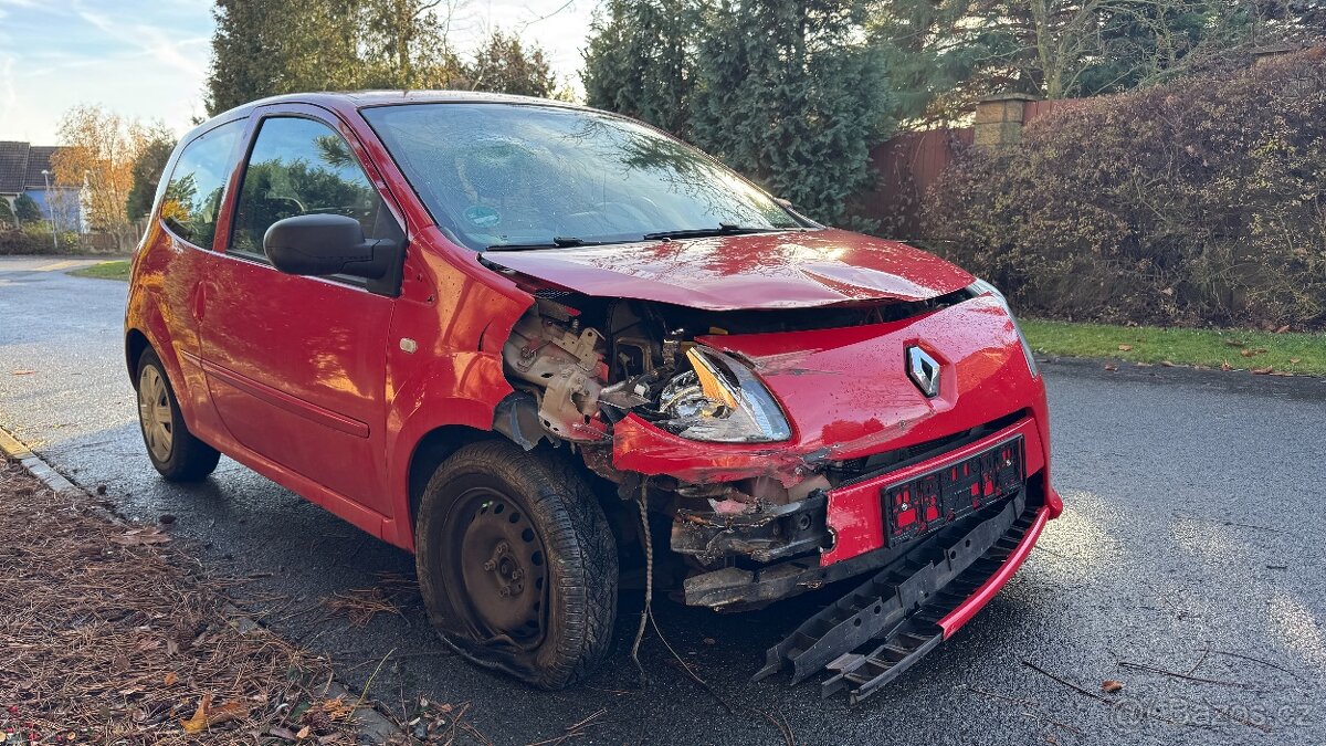 Renault Twingo 2011, 55kW, havarovaný - 4