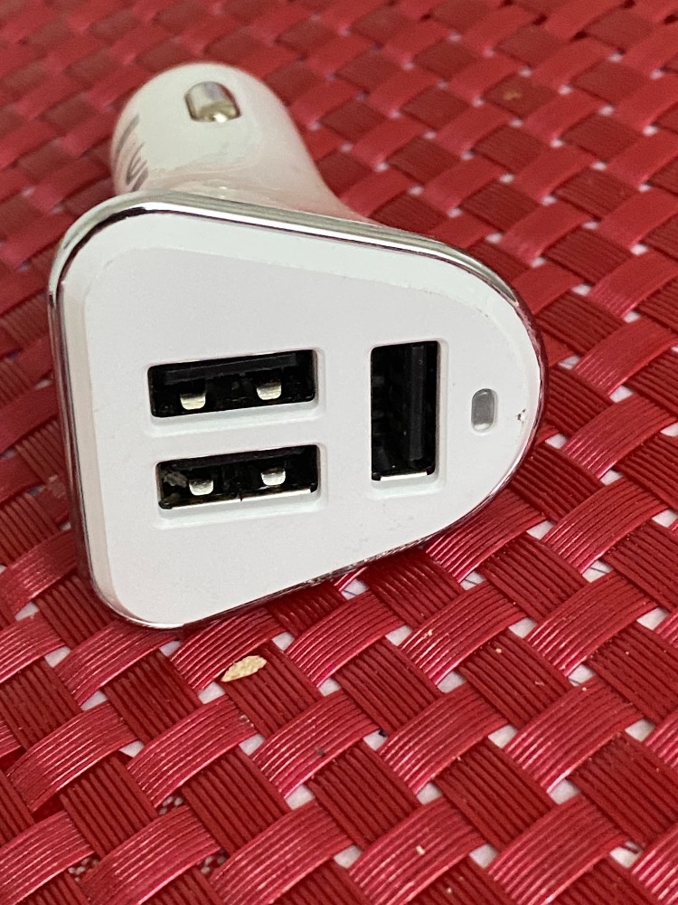 Nabíječka do auta 3x USB port - 4