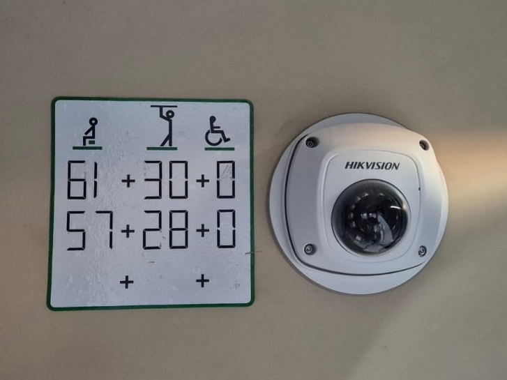 2x identický Irisbus Crossway 62míst - 4